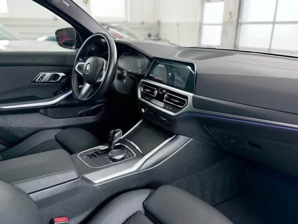 BMW 330i M Sport - image 11