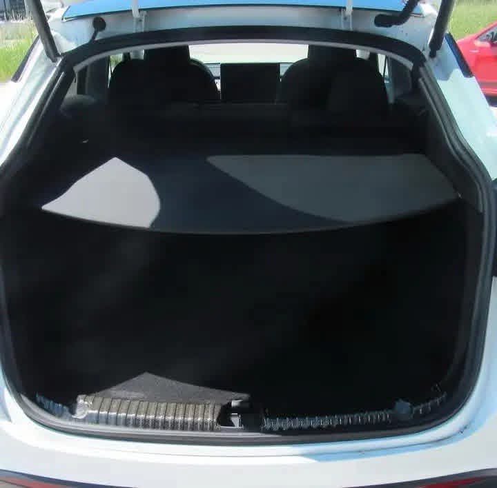 Tesla Model Y Long Range AWD - image 7