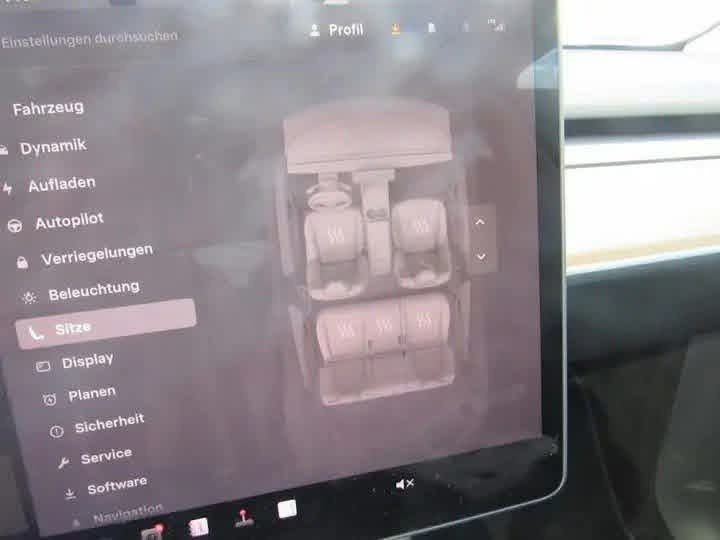 Tesla Model Y Long Range AWD - image 22