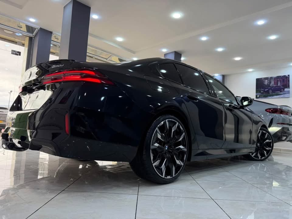 BMW 520d xDrive Black Edition - image 8