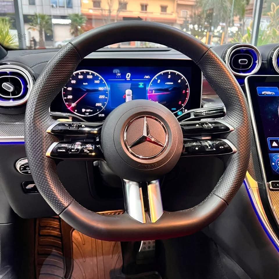 Mercedes-Benz GLC 300d - image 8