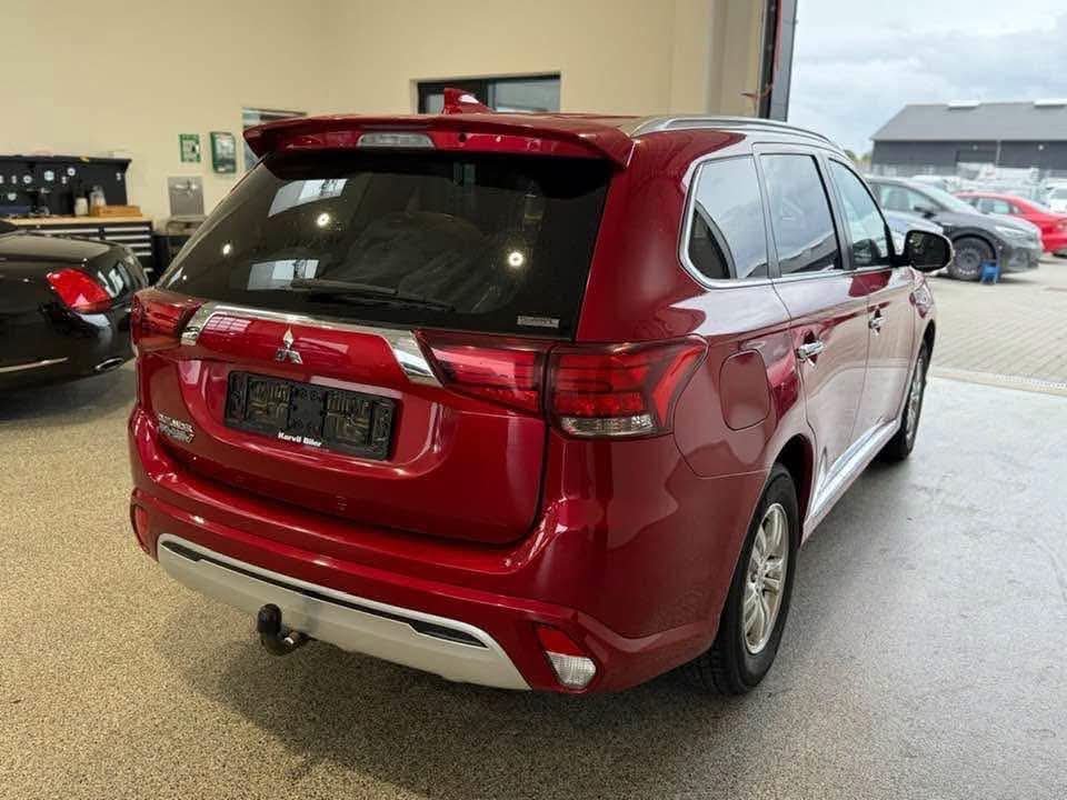 Mitsubishi Outlander PHEV. - image 12