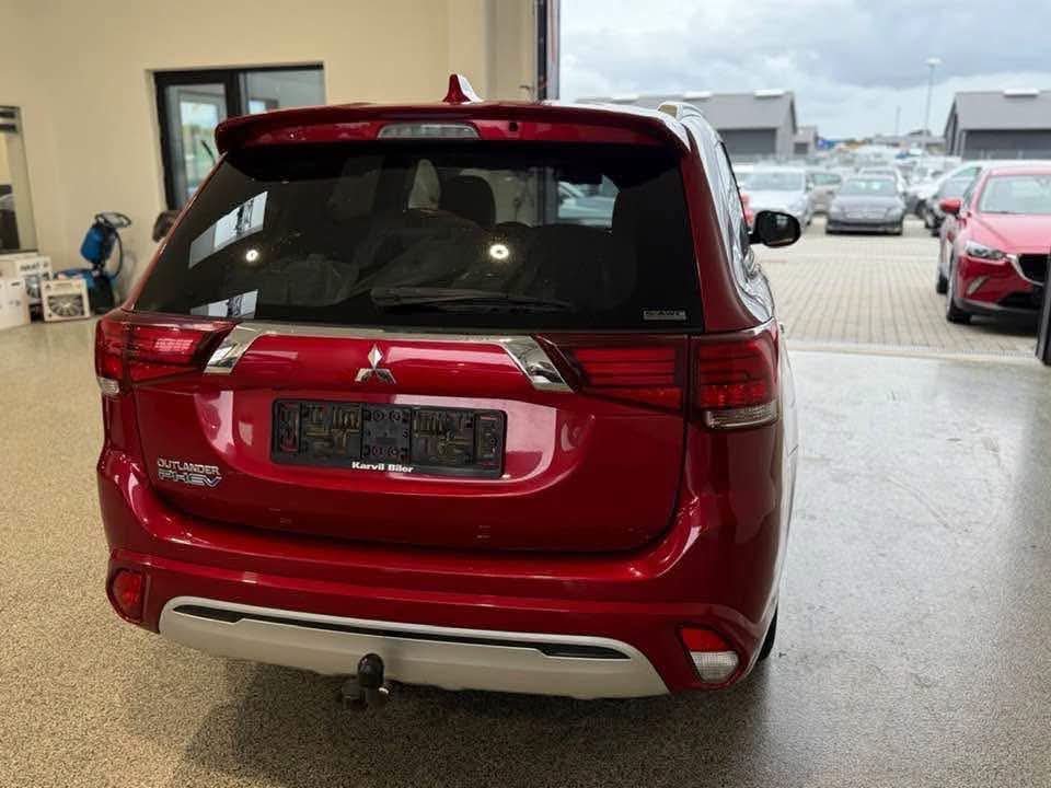 Mitsubishi Outlander PHEV. - image 7