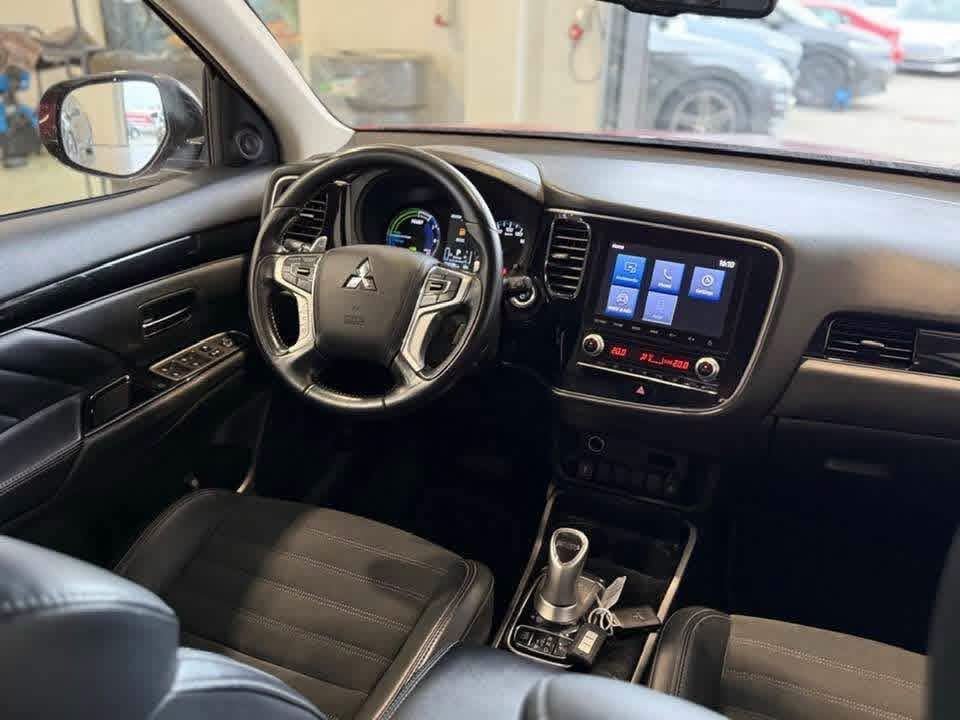 Mitsubishi Outlander PHEV. - image 3