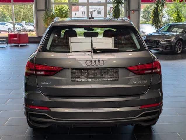 Audi Q3 35 TFSI S line - image 2