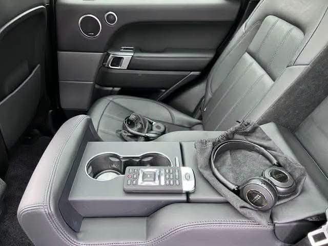 Land Rover Range Rover Sport HSE - image 33