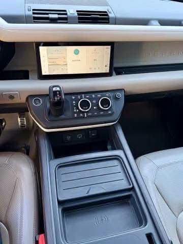 Land Rover Defender 110 HSE - image 17