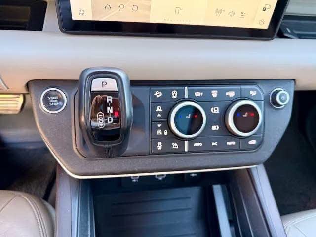 Land Rover Defender 110 HSE - image 20