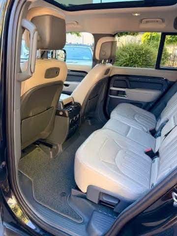 Land Rover Defender 110 HSE - image 22