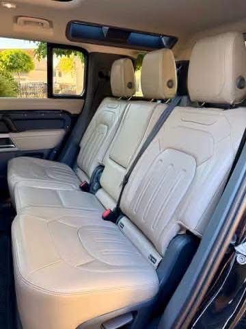 Land Rover Defender 110 HSE - image 27