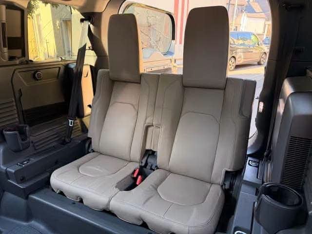 Land Rover Defender 110 HSE - image 36