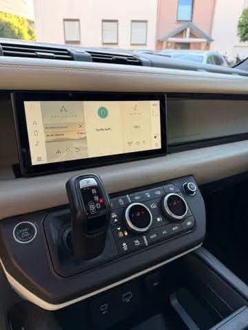 Land Rover Defender 110 HSE - image 41