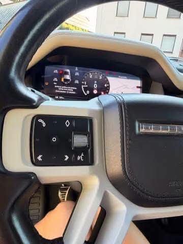 Land Rover Defender 110 HSE - image 44