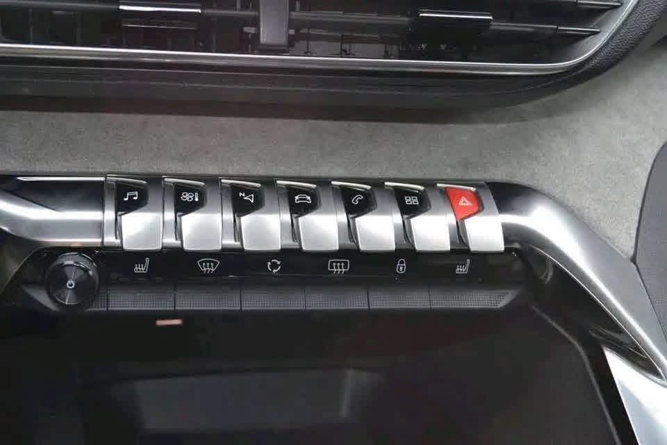 Cupra Leon 1.4 e-Hybrid - image 11