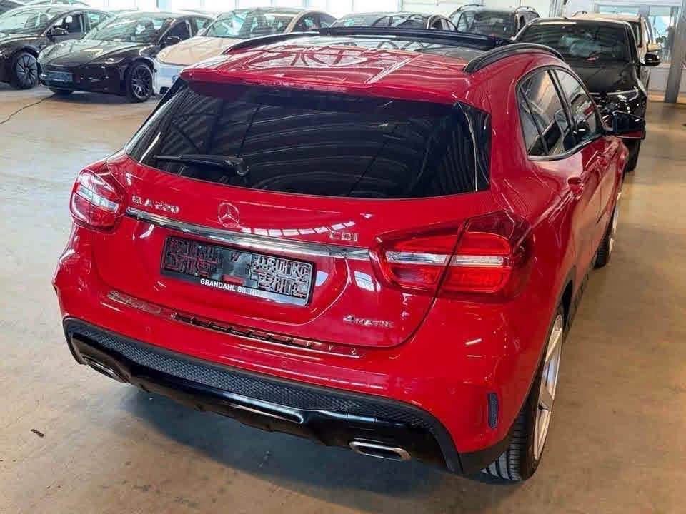 Mercedes-Benz GLA 220 4MATIC AMG - image 3