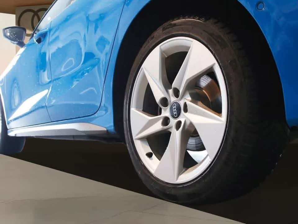Audi A3 Sportback 40 TFSI e S line - image 4