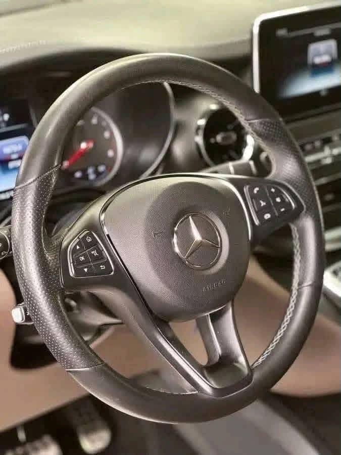 Mercedes-Benz V-Class 300 d Long II - image 12