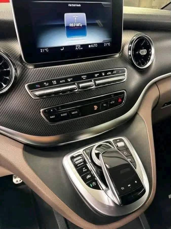 Mercedes-Benz V-Class 300 d Long II - image 17