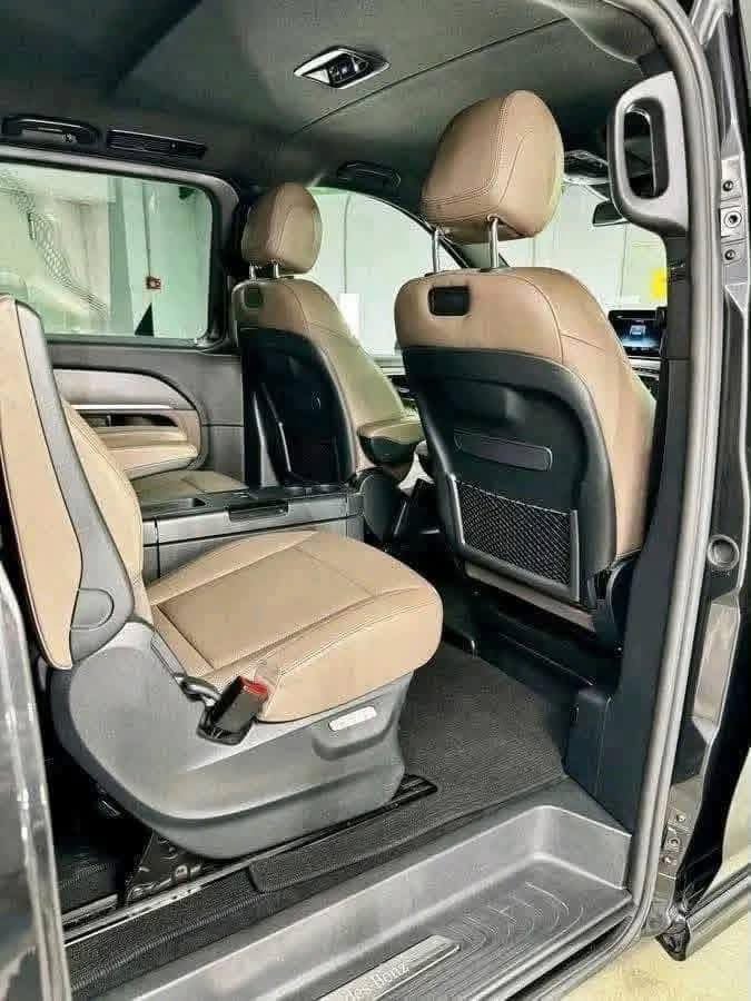 Mercedes-Benz V-Class 300 d Long II - image 21