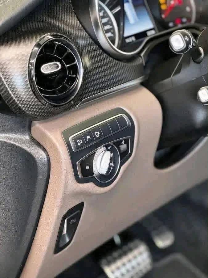 Mercedes-Benz V-Class 300 d Long II - image 22