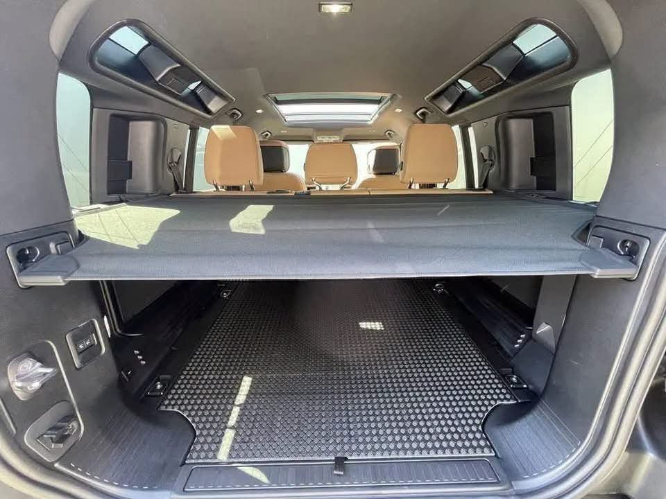 Land Rover Defender 110 - image 10