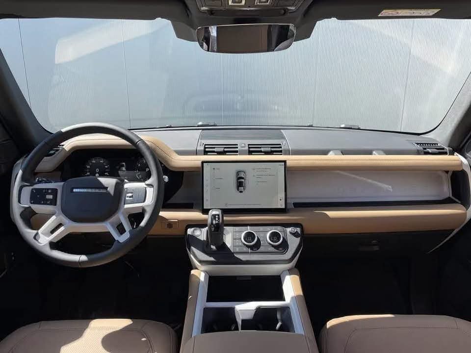 Land Rover Defender 110 - image 25