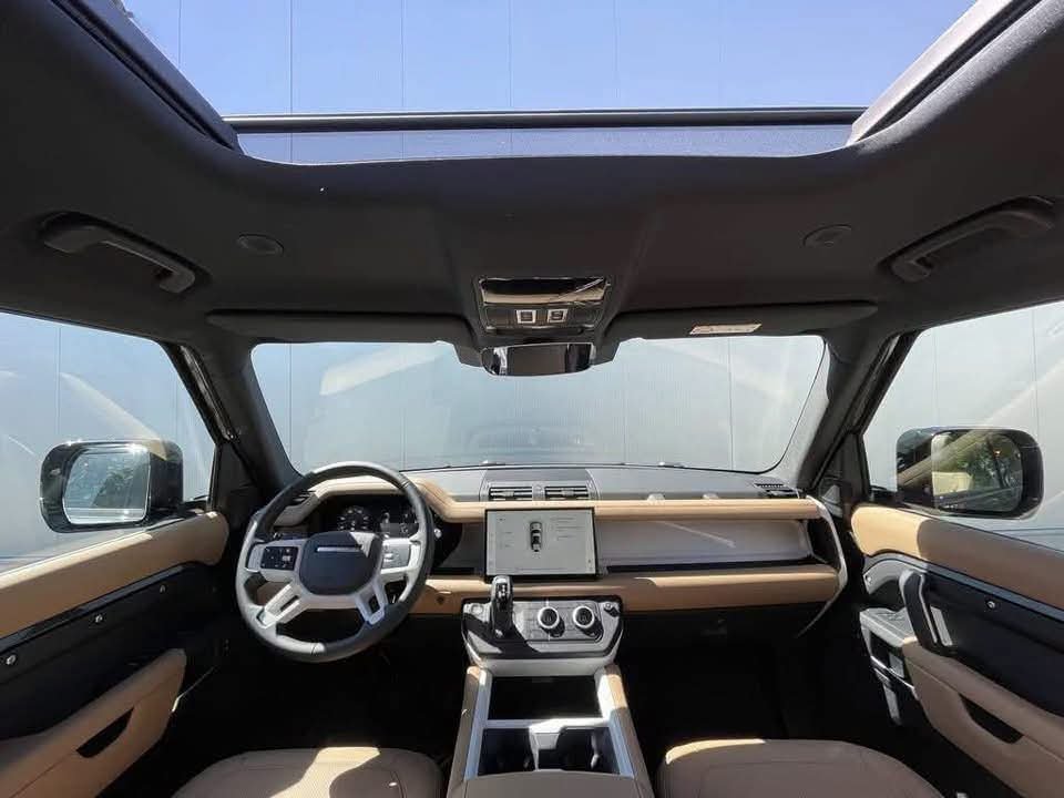 Land Rover Defender 110 - image 26