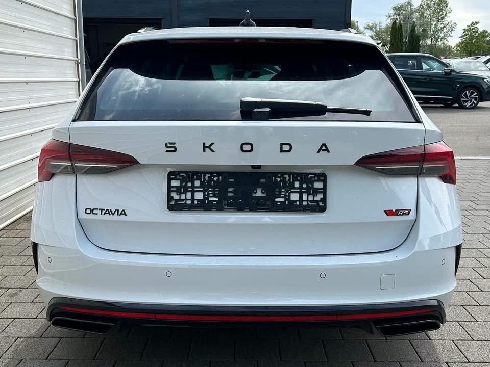 Škoda Octavia Combi RS 2.0 TSI - image 2