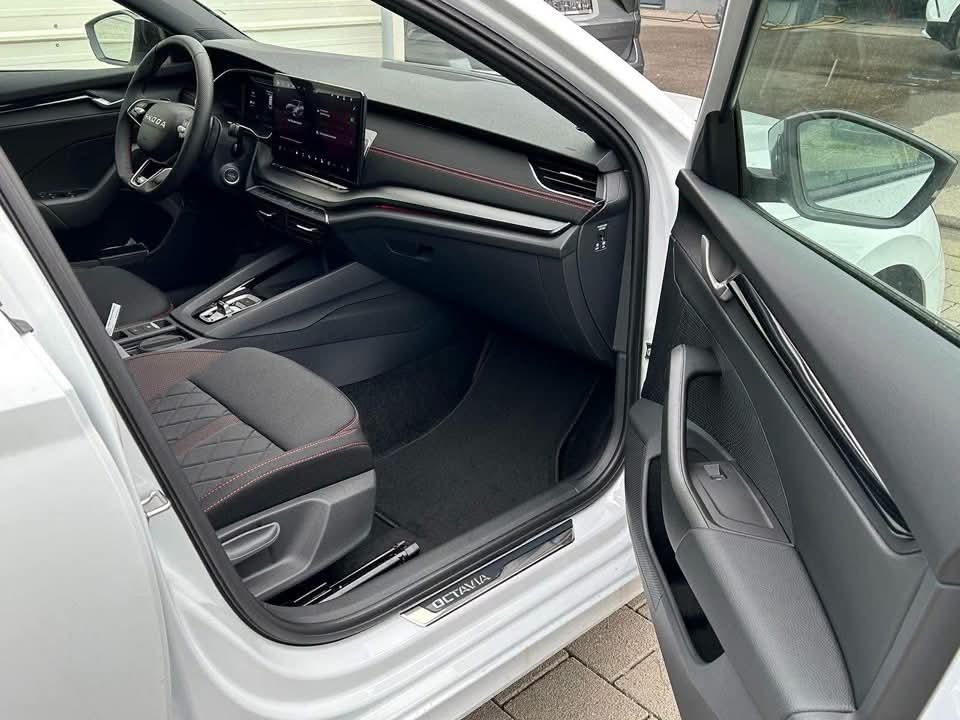 Škoda Octavia Combi RS 2.0 TSI - image 9