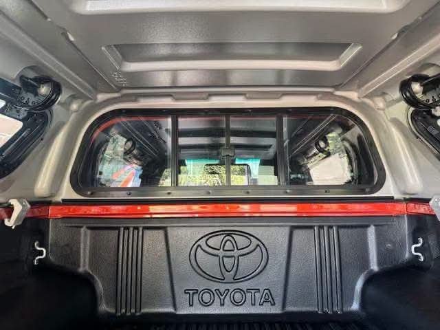 Toyota Hilux 2.8 D-4D 4WD - image 7