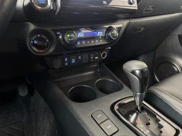 Toyota Hilux 2.8 D-4D 4WD - image 26
