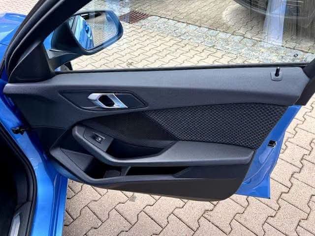 BMW 116d Advantage - image 16