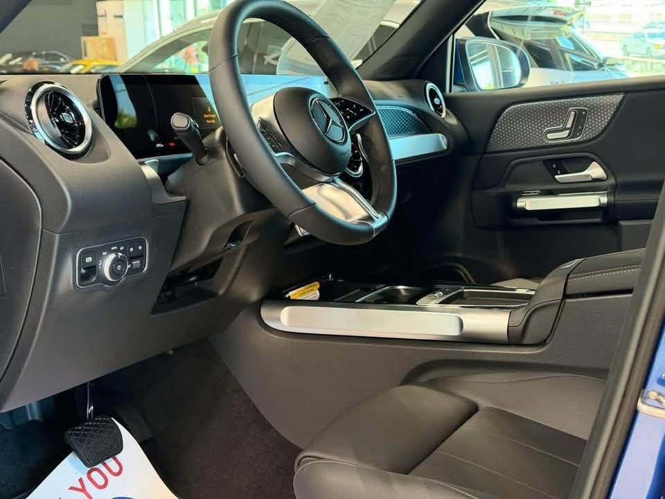 Mercedes-Benz GLB 250 - image 3