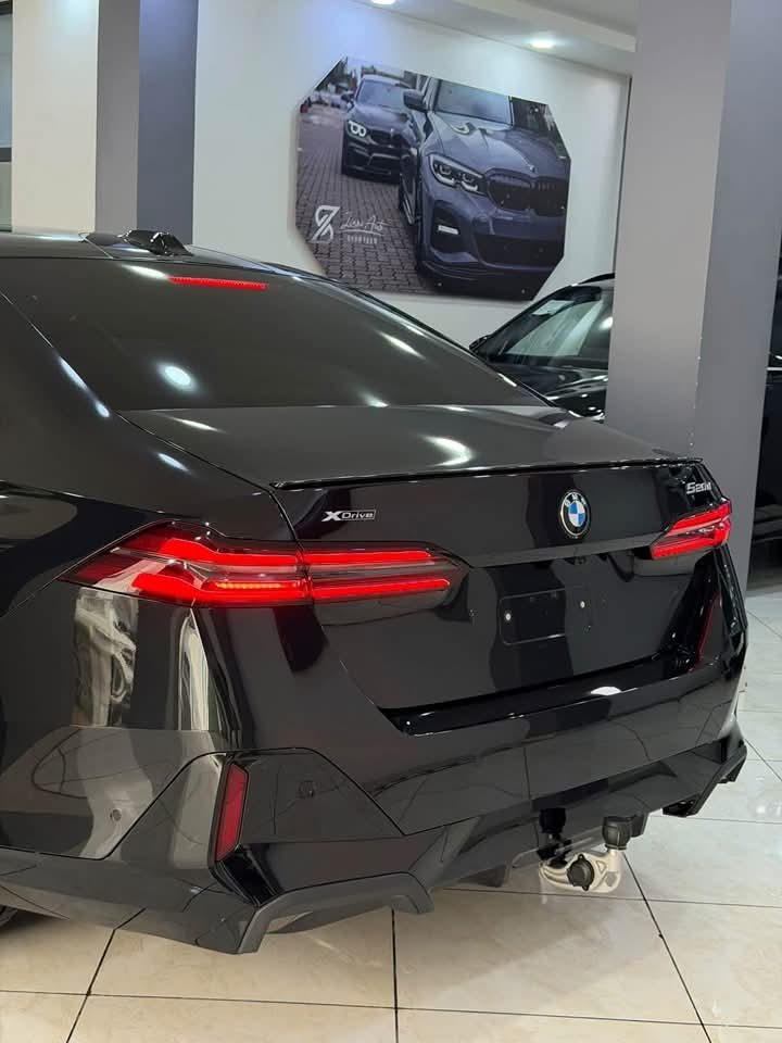 BMW 520d xDrive Black Edition - image 10