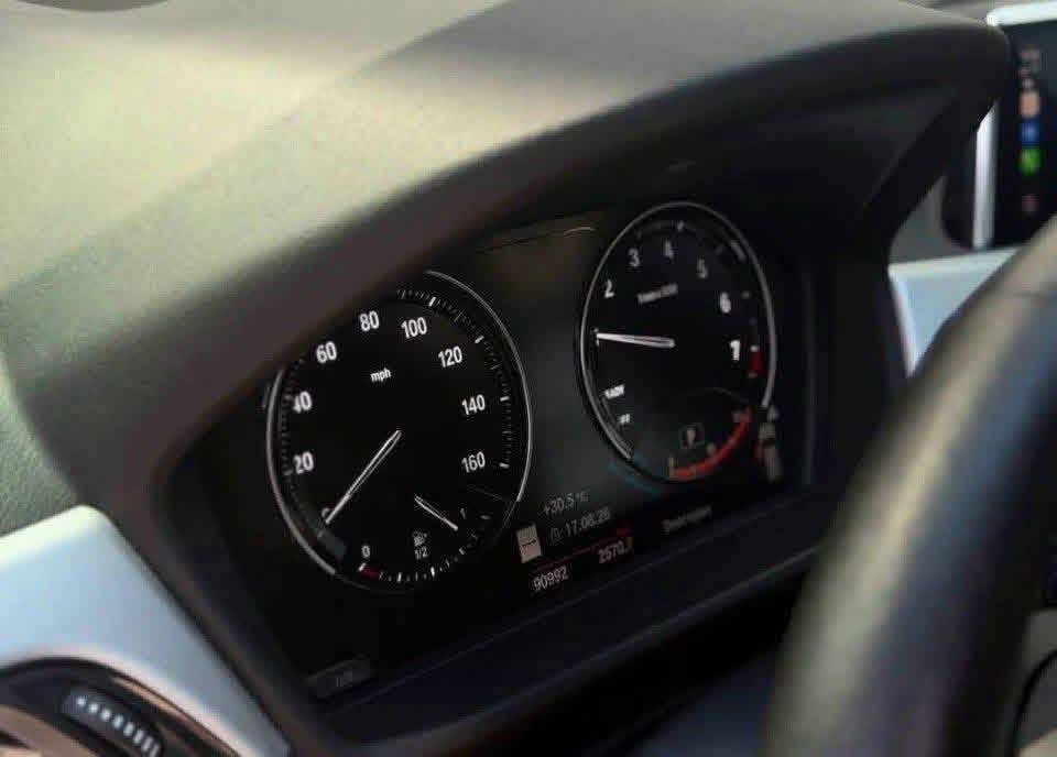 BMW X1 xDrive28i II (F48) Facelift - image 11