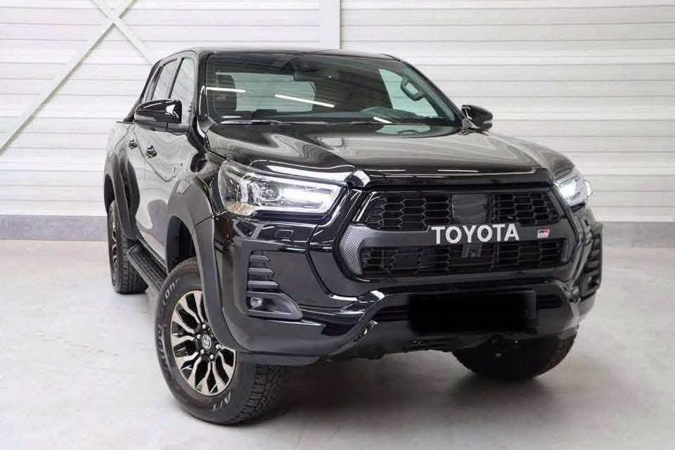 Toyota Hilux 2.8 D-4D - image 3