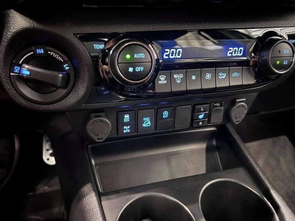 Toyota Hilux 2.8 D-4D - image 8