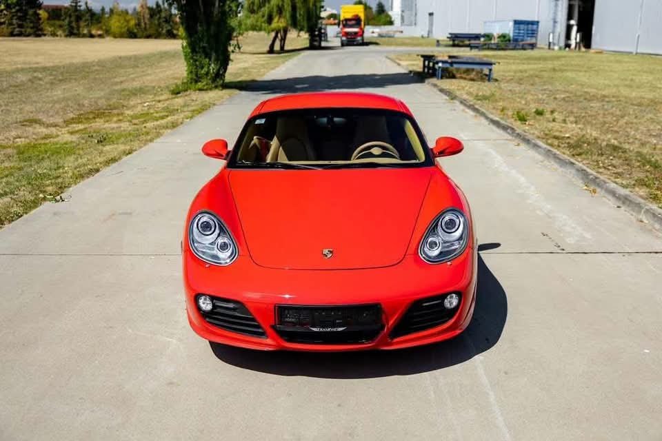 Porsche Cayman - image 3