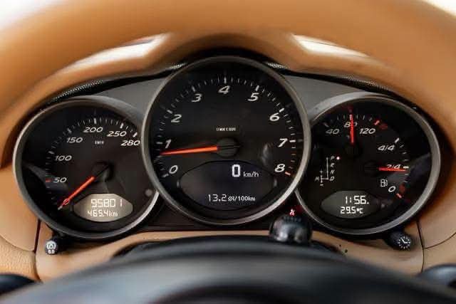 Porsche Cayman - image 33