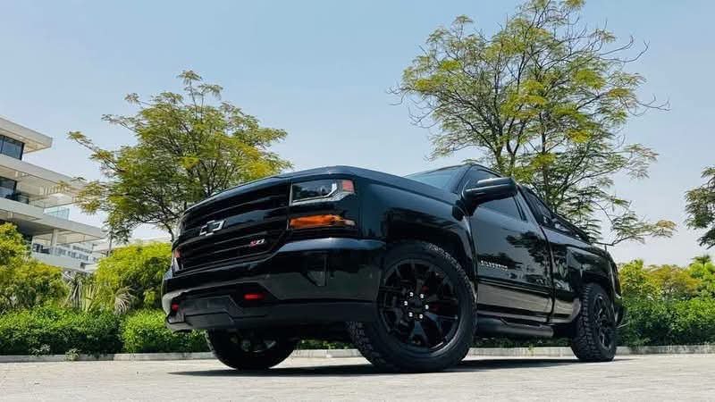 Chevrolet Silverado Z71 Night - image 4