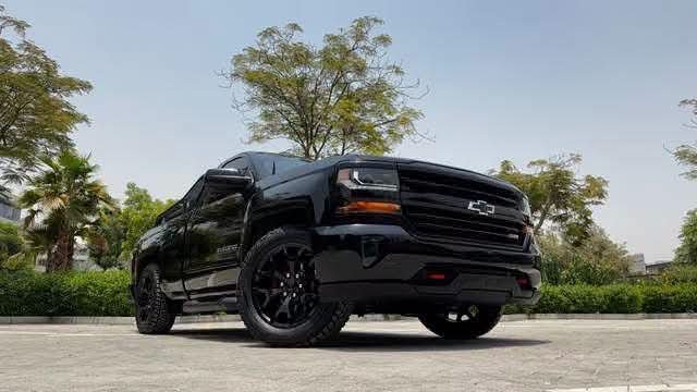 Chevrolet Silverado Z71 Night - image 5