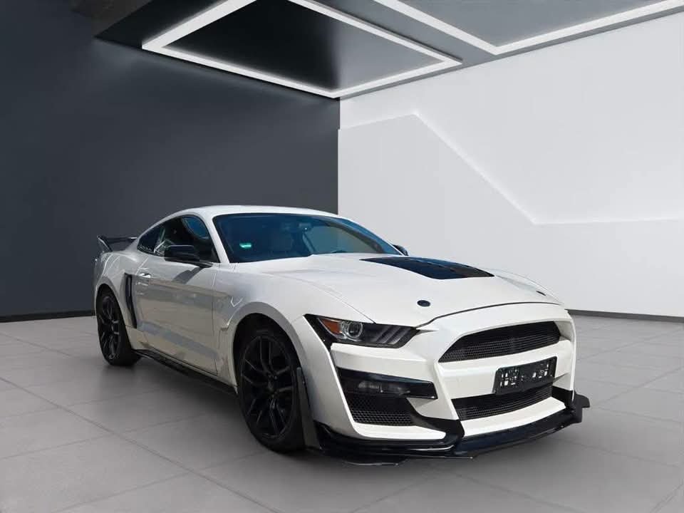 Ford Mustang 5.0 V8 GT - image 2