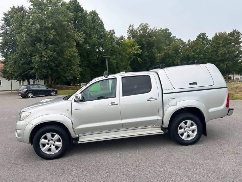 Toyota Hilux 3.0 D-4D - image 3