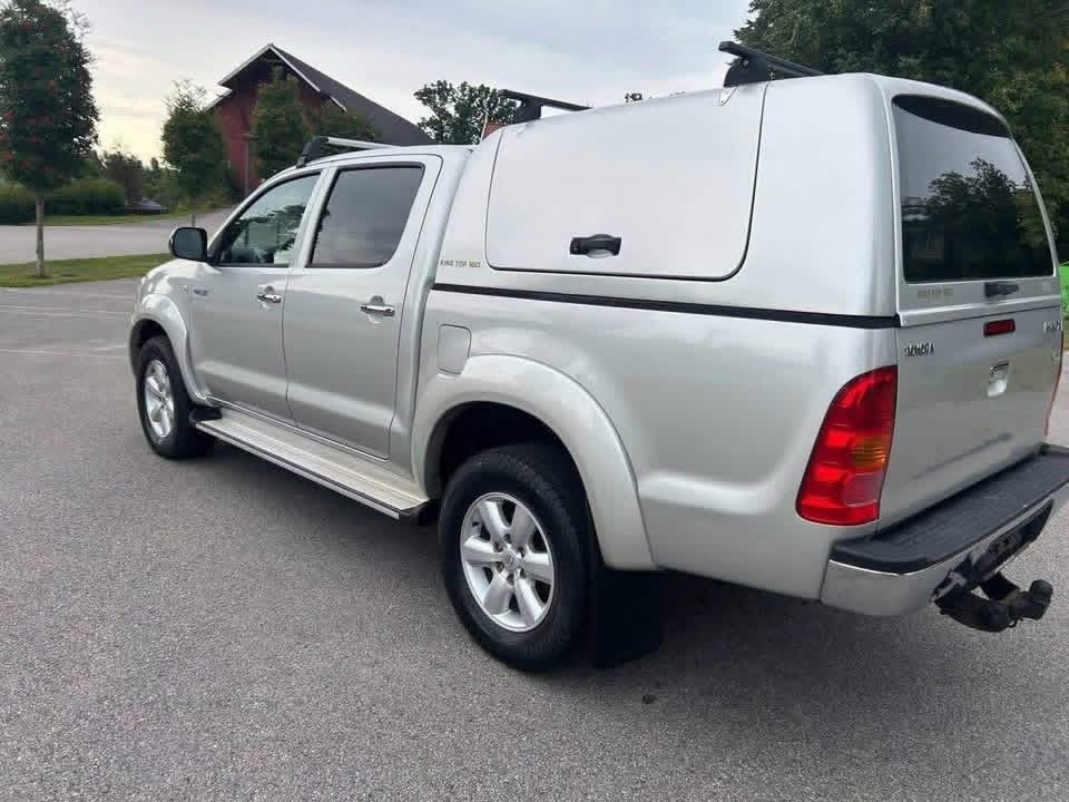 Toyota Hilux 3.0 D-4D - image 4