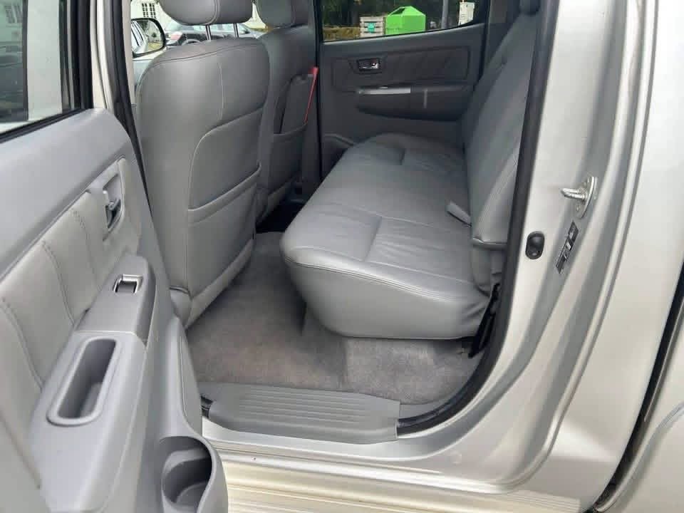 Toyota Hilux 3.0 D-4D - image 12
