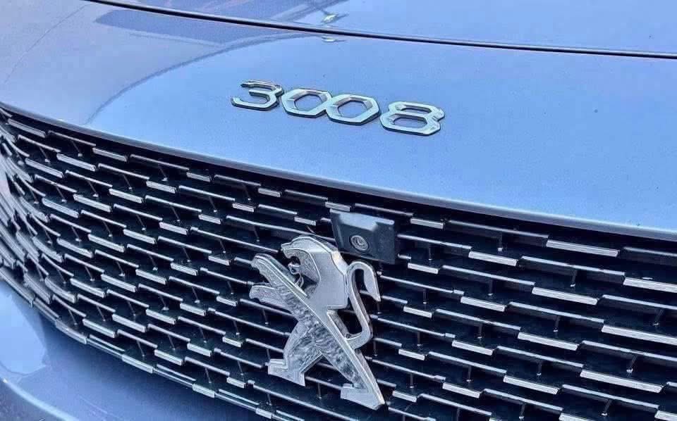 Peugeot 3008 1.5 HDi EAT8 - image 3