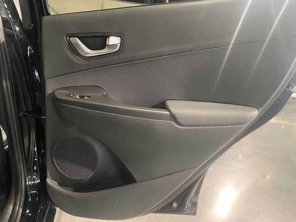 Hyundai KONA Premium LR - image 12