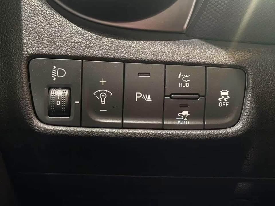 Hyundai KONA Premium LR - image 20