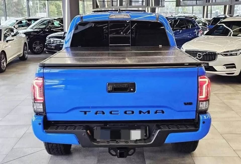 Toyota Tacoma 4x4 TRD - image 2