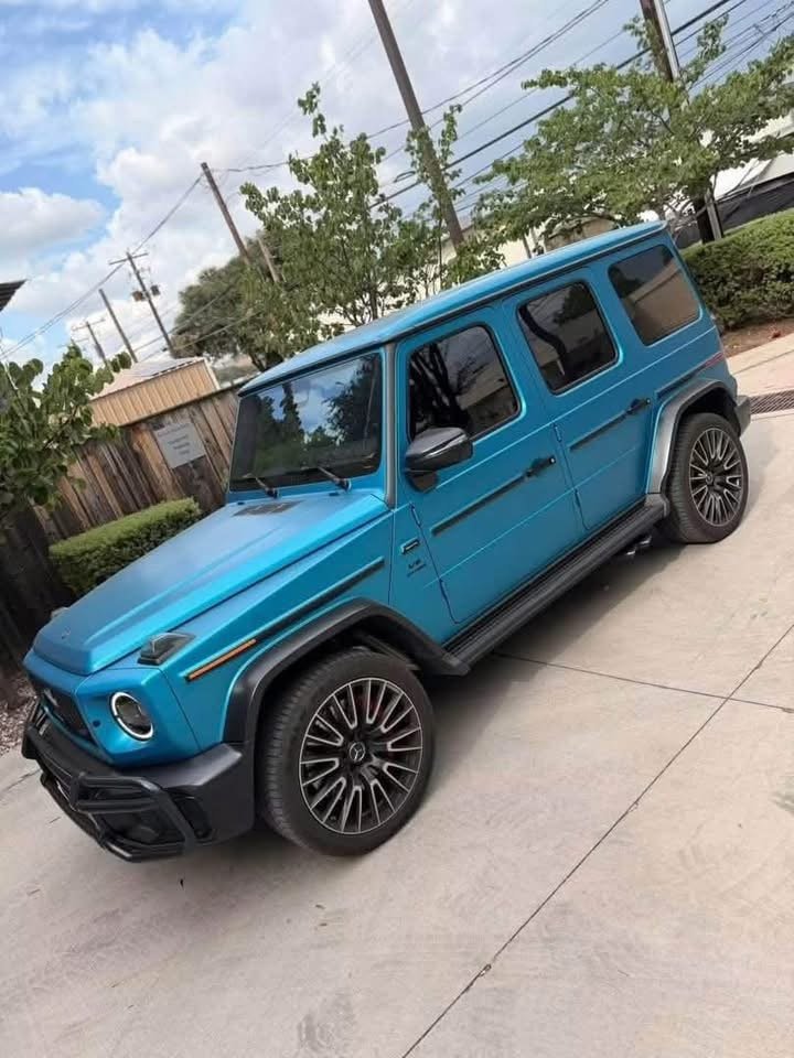 Mercedes-AMG G 63 MANUFAKTUR Hyper Blue Magno - image 3
